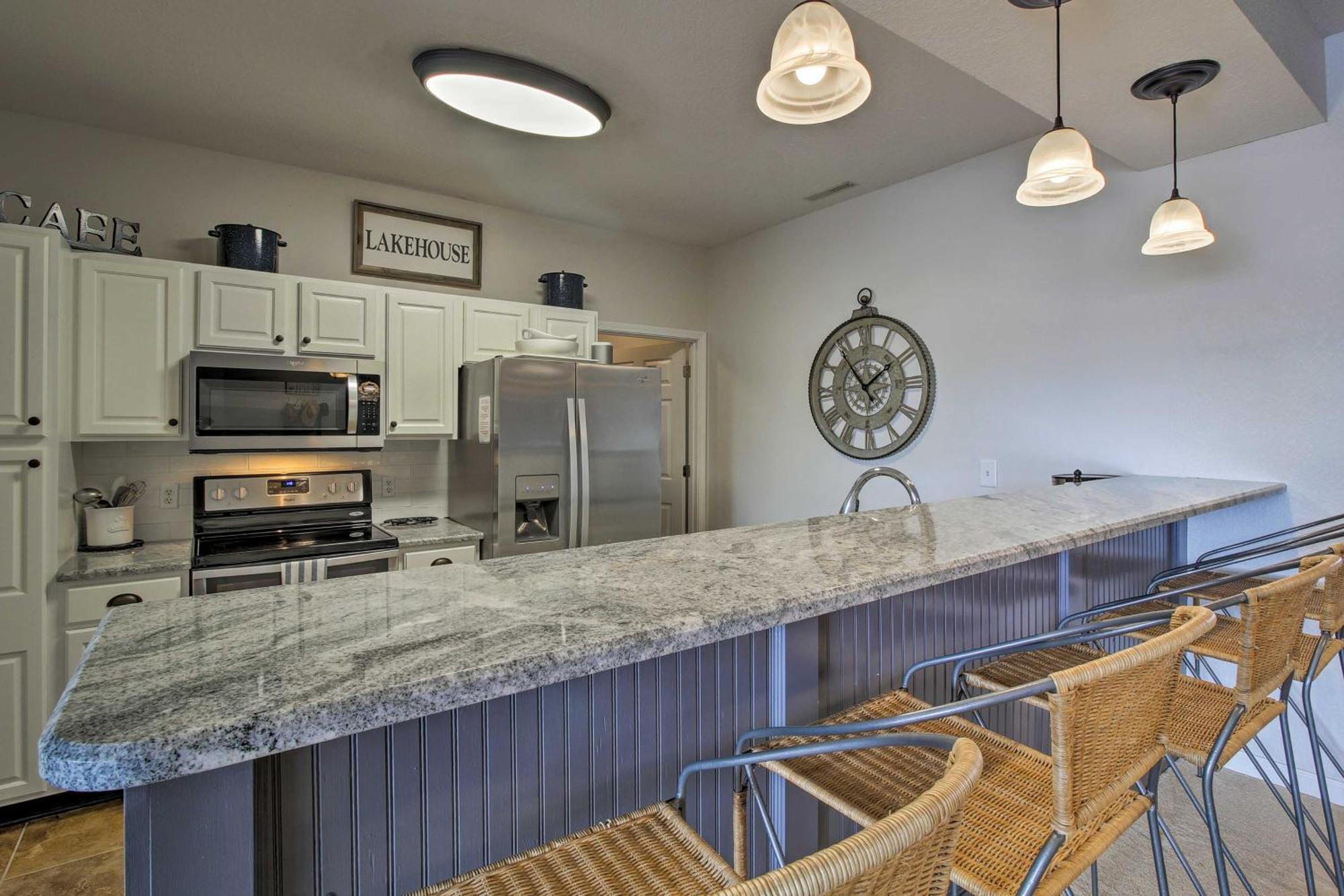 Townhouse With Shared Dock On Lake Of The Ozarks! Exterior photo